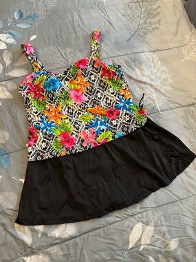 EUC Azul Multicolor Floral Tankini Style Top w/Black Skirt Trim/ Swimdress Sz 14